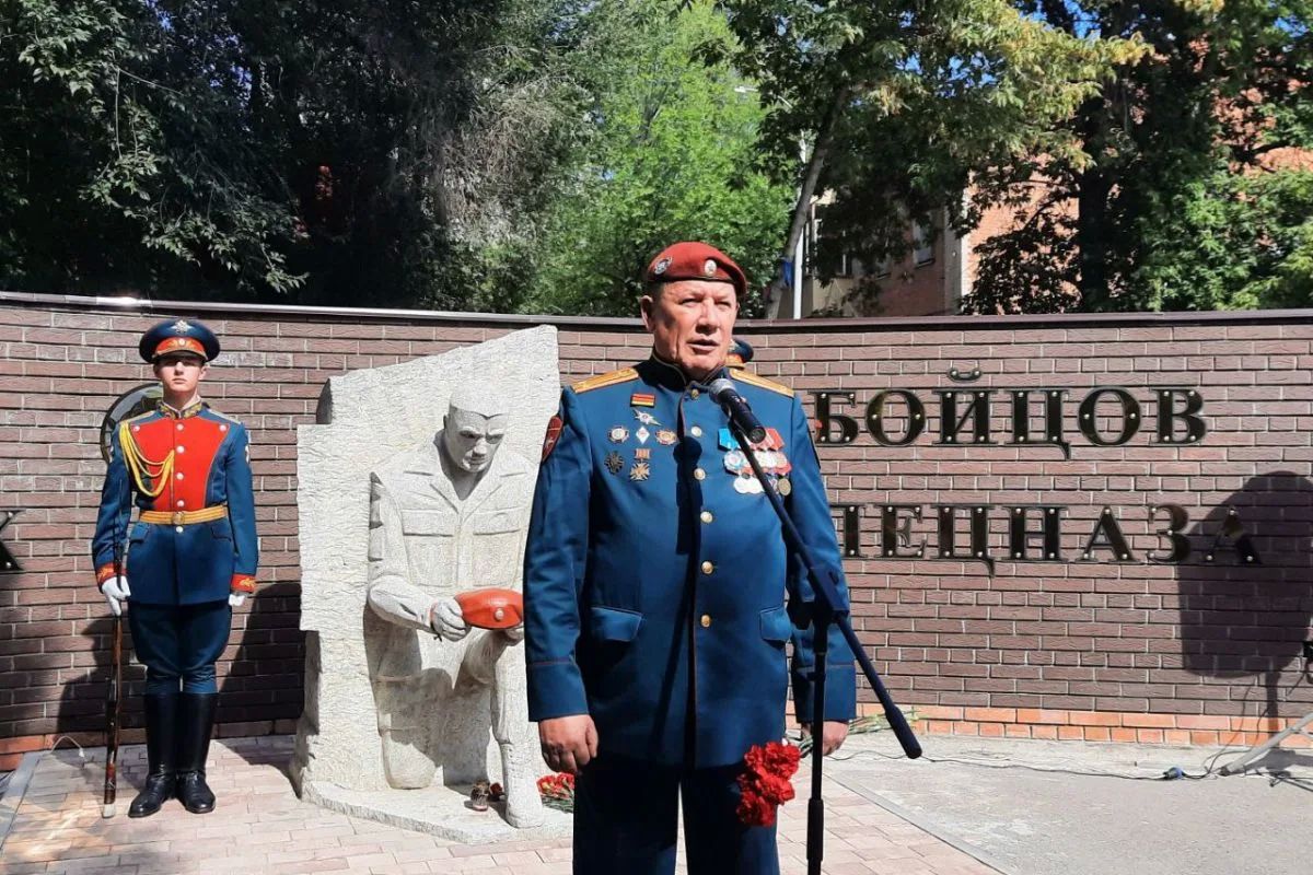 В Саратовской области военнослужащие и сотрудники Росгвардии почтили память бойцов, погибших при исполнении воинского и служебного долга В Саратовской области военнослужащие и сотрудники Росгвардии почтили память бойцов, погибших при исполнении воинского и служебного долга