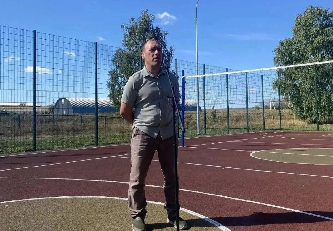 В селе Новая Красавка Лысогорского района торжественно открыли новую спортивную площадку В селе Новая Красавка Лысогорского района торжественно открыли новую спортивную площадку
