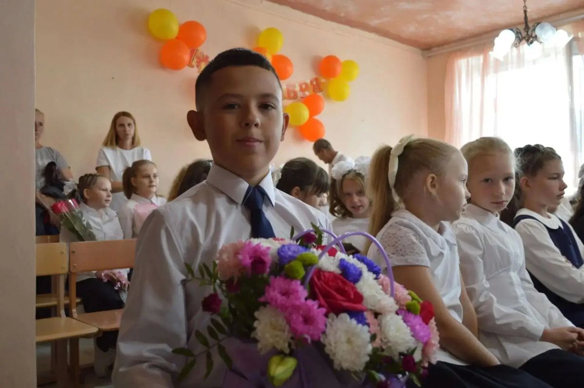 В школах Балаково и района прошли праздничные линейки В школах Балаково и района прошли праздничные линейки
