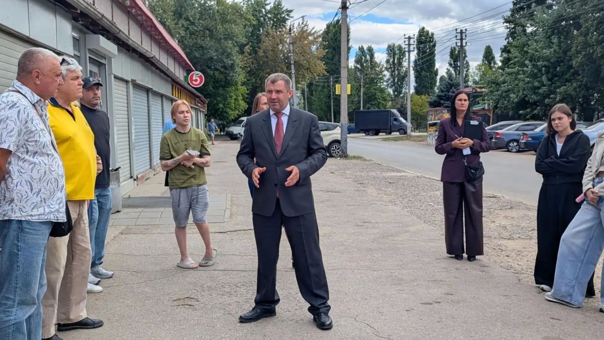 Улицу Торговую нужно приводить в порядок и благоустраивать Улицу Торговую нужно приводить в порядок и благоустраивать