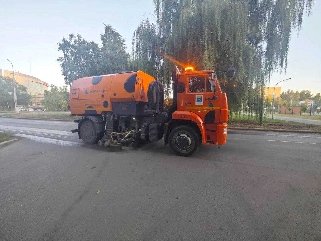 В Балаково продолжаются комплексные работы по содержанию и благоустройству городских территорий В Балаково продолжаются комплексные работы по содержанию и благоустройству городских территорий