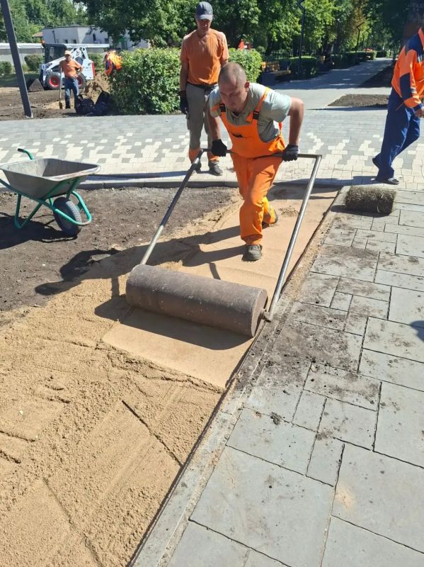 В сквере имени Вячеслава Малярова завершаются работы по благоустройству В сквере имени Вячеслава Малярова завершаются работы по благоустройству