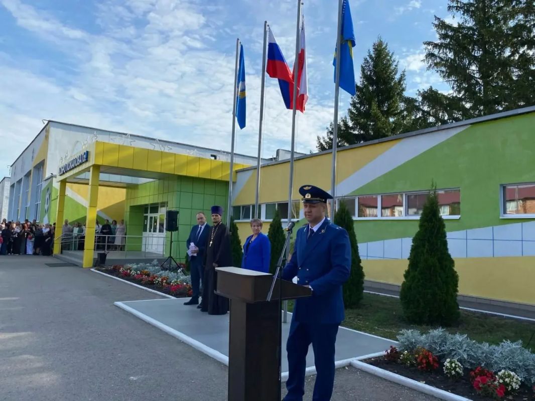 В Красноармейском, Хвалынском, Татищевском и Александрово-Гайском районах прокуроры приняли участие в мероприятиях ко Дню знаний В Красноармейском, Хвалынском, Татищевском и Александрово-Гайском районах прокуроры приняли участие в мероприятиях ко Дню знаний