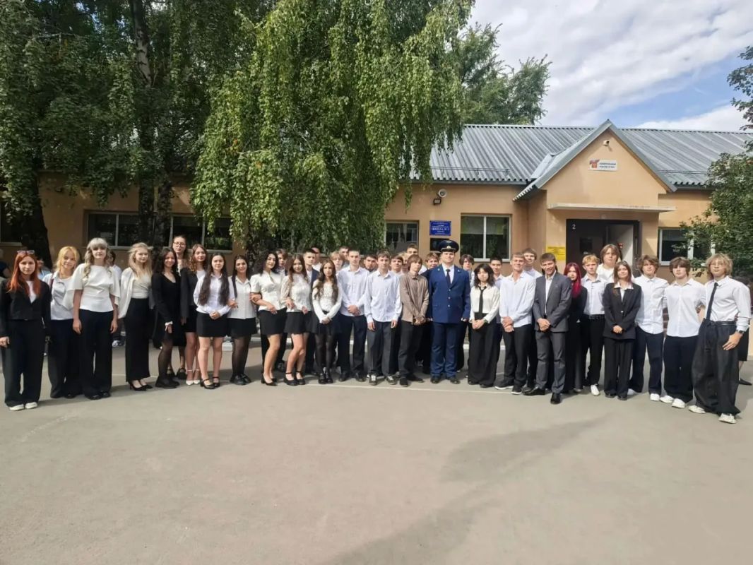 В Саратове и районах области прокуроры приняли участие в торжественных мероприятиях ко Дню знаний В Саратове и районах области прокуроры приняли участие в торжественных мероприятиях ко Дню знаний