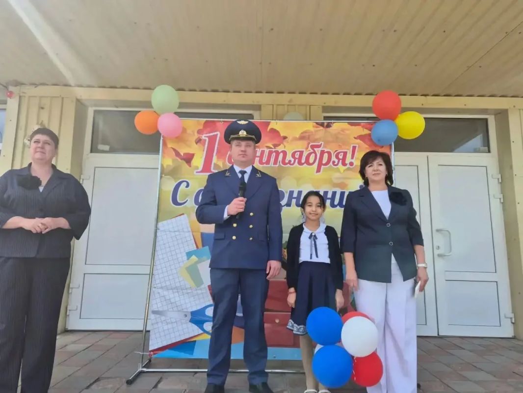 В Лысогорском, Турковском, Духовницком и Самойловском районах работники прокуратуры приняли участие в мероприятиях ко Дню знаний В Лысогорском, Турковском, Духовницком и Самойловском районах работники прокуратуры приняли участие в мероприятиях ко Дню знаний
