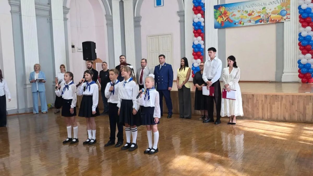 В Саратове и районах области прокуроры приняли участие в торжественных мероприятиях ко Дню знаний В Саратове и районах области прокуроры приняли участие в торжественных мероприятиях ко Дню знаний