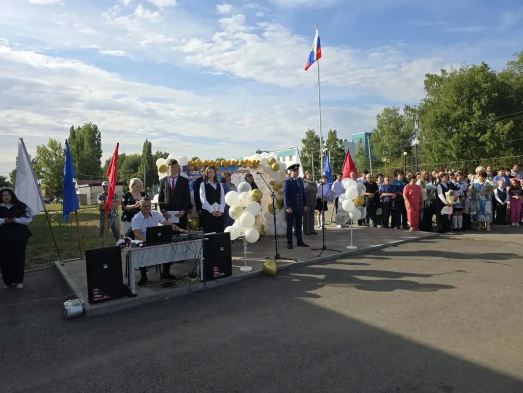 В Саратове и районах области прокуроры приняли участие в торжественных мероприятиях ко Дню знаний В Саратове и районах области прокуроры приняли участие в торжественных мероприятиях ко Дню знаний