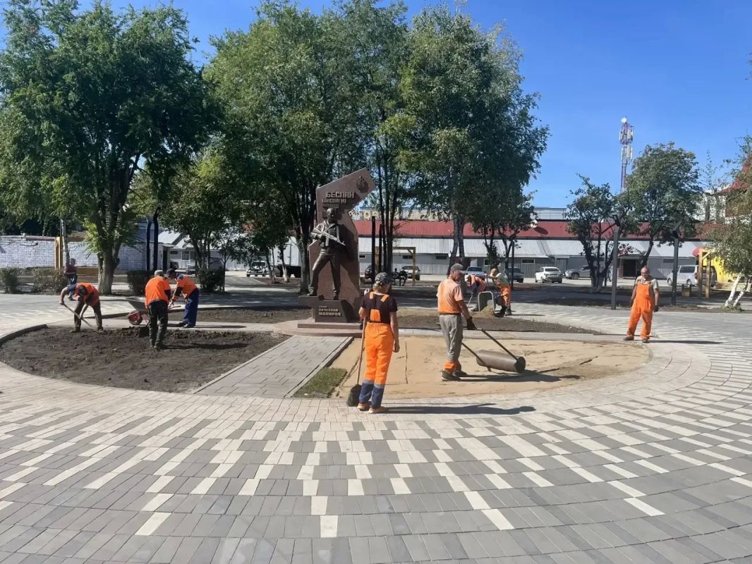 В сквере имени Вячеслава Малярова завершаются работы по благоустройству В сквере имени Вячеслава Малярова завершаются работы по благоустройству