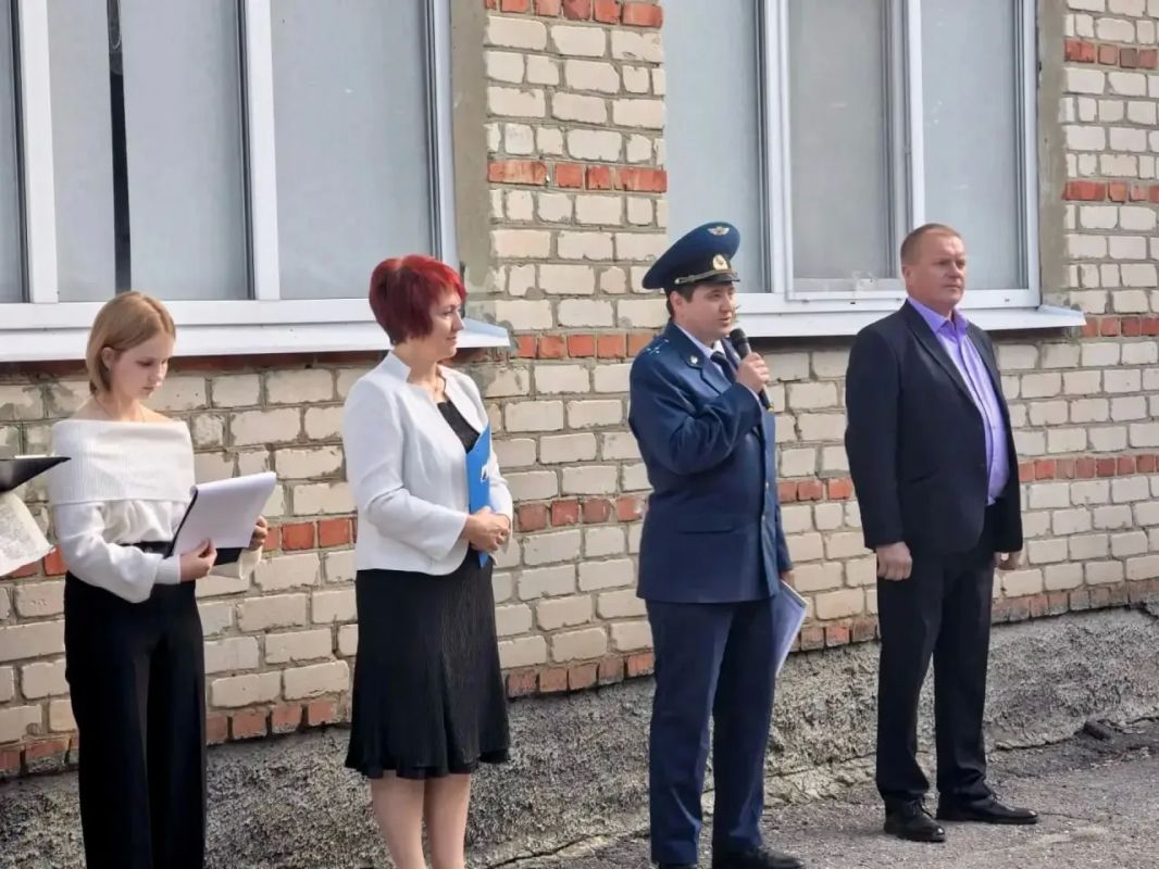 В Саратове и районах области прокуроры приняли участие в торжественных мероприятиях ко Дню знаний В Саратове и районах области прокуроры приняли участие в торжественных мероприятиях ко Дню знаний