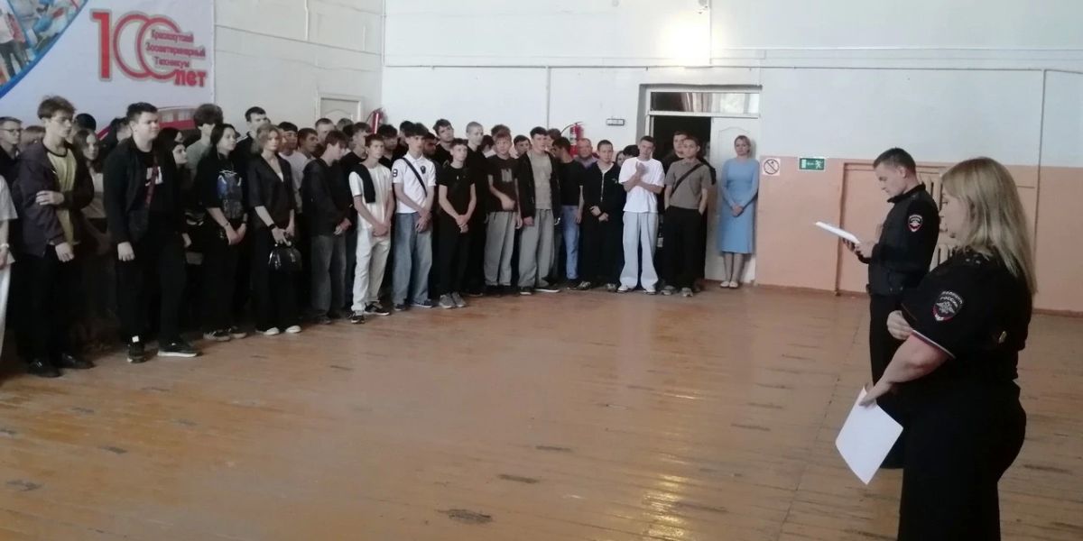 В День солидарности в борьбе с терроризмом сотрудники полиции провели профилактическое мероприятие для студентов В День солидарности в борьбе с терроризмом сотрудники полиции провели профилактическое мероприятие для студентов