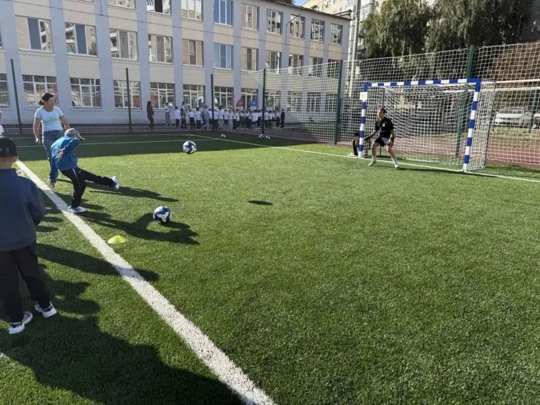 Недавно обновленная спортивная площадка СОШ № 18 им. А. А. Мыльникова стала территорией для состязаний «Игры маленьких чемпионов» Недавно обновленная спортивная площадка СОШ № 18 им. А. А. Мыльникова стала территорией для состязаний «Игры маленьких чемпионов»