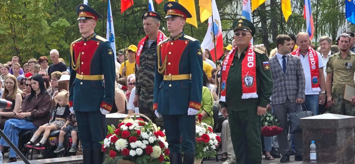 В Парке Победы на Соколовой горе состоялась церемония занесения имен на мемориал «Землякам, погибшим в локальных войнах» В Парке Победы на Соколовой горе состоялась церемония занесения имен на мемориал «Землякам, погибшим в локальных войнах»