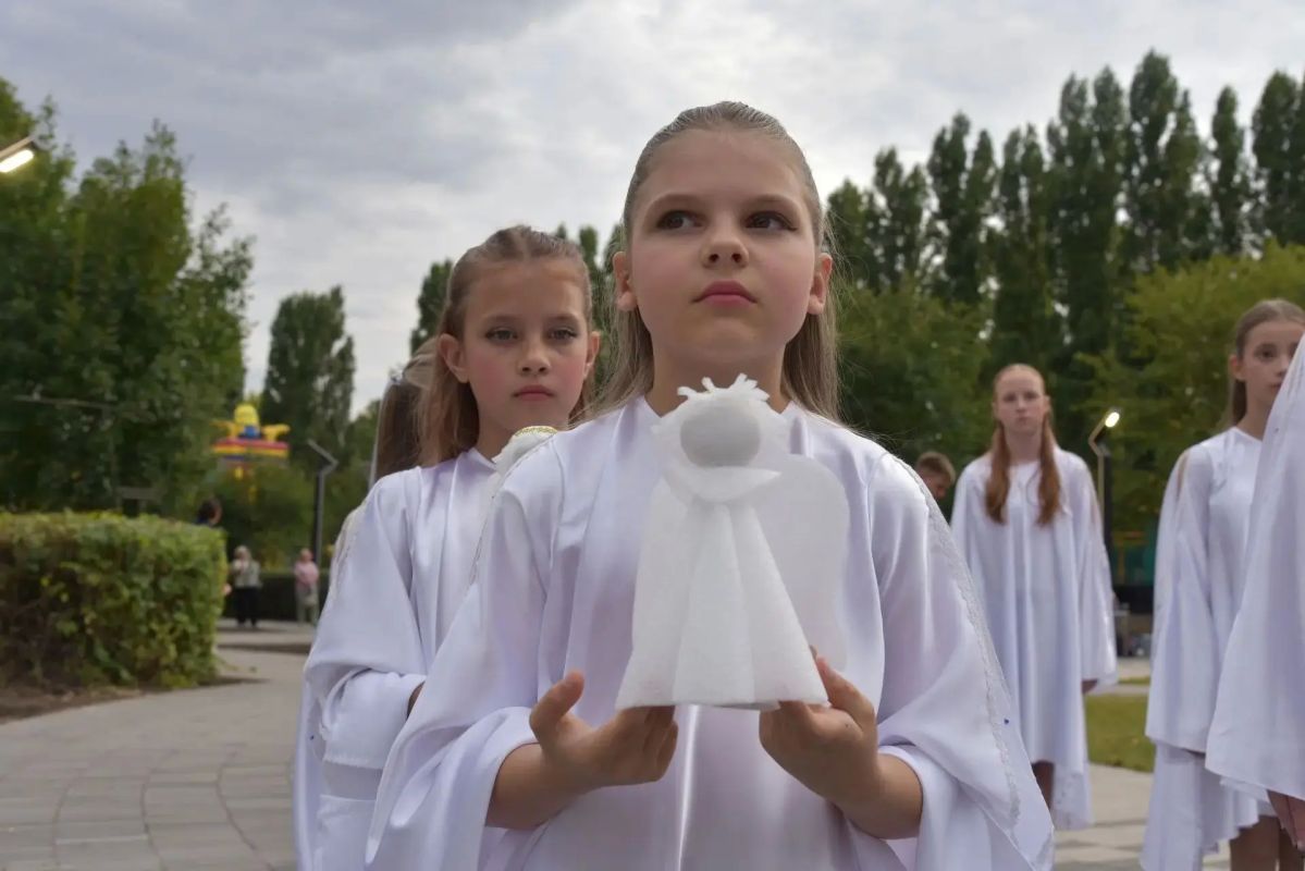 В обновленном сквере имени Вячеслава Малярова прошла акция «Память жива» В обновленном сквере имени Вячеслава Малярова прошла акция «Память жива»