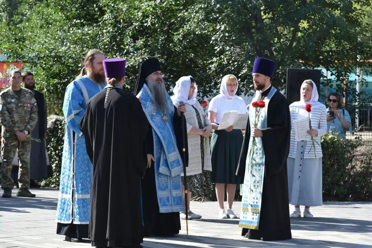 В обновленном сквере открыли памятник Вячеславу Малярову, бойцу группы «Альфа», который погиб при освобождении заложников в школе Беслана В обновленном сквере открыли памятник Вячеславу Малярову, бойцу группы «Альфа», который погиб при освобождении заложников в школе Беслана