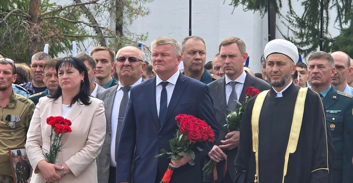 В Парке Победы на Соколовой горе состоялась церемония занесения имен на мемориал «Землякам, погибшим в локальных войнах» В Парке Победы на Соколовой горе состоялась церемония занесения имен на мемориал «Землякам, погибшим в локальных войнах»