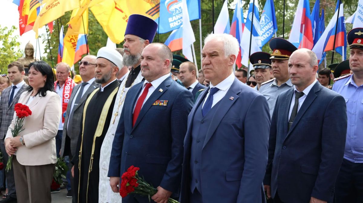 В Саратове сотрудники полиции приняли участие в памятном мероприятии В Саратове сотрудники полиции приняли участие в памятном мероприятии
