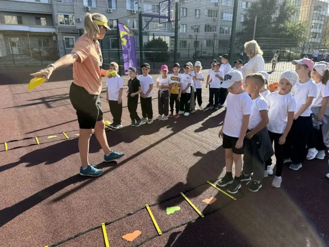 Недавно обновленная спортивная площадка СОШ № 18 им. А. А. Мыльникова стала территорией для состязаний «Игры маленьких чемпионов» Недавно обновленная спортивная площадка СОШ № 18 им. А. А. Мыльникова стала территорией для состязаний «Игры маленьких чемпионов»
