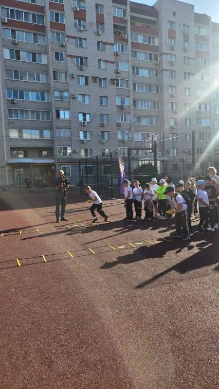 Недавно обновленная спортивная площадка СОШ № 18 им. А. А. Мыльникова стала территорией для состязаний «Игры маленьких чемпионов» Недавно обновленная спортивная площадка СОШ № 18 им. А. А. Мыльникова стала территорией для состязаний «Игры маленьких чемпионов»