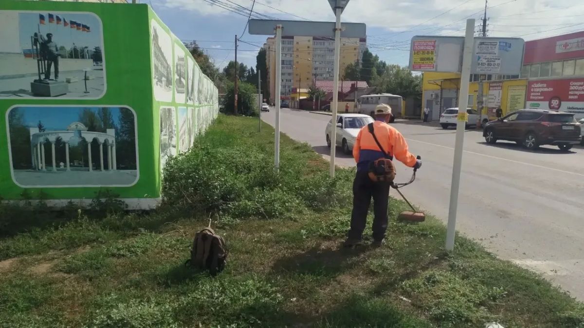 Приводим зеленые зоны города в порядок, косим газоны, камыш и сорную растительность Покос травы проводим триммерами и с применением специализированной техники с навесным оборудованием «Коса» Приводим зеленые зоны города в порядок, косим газоны, камыш и сорную растительность Покос травы проводим триммерами и с применением специализированной техники с навесным оборудованием «Коса»