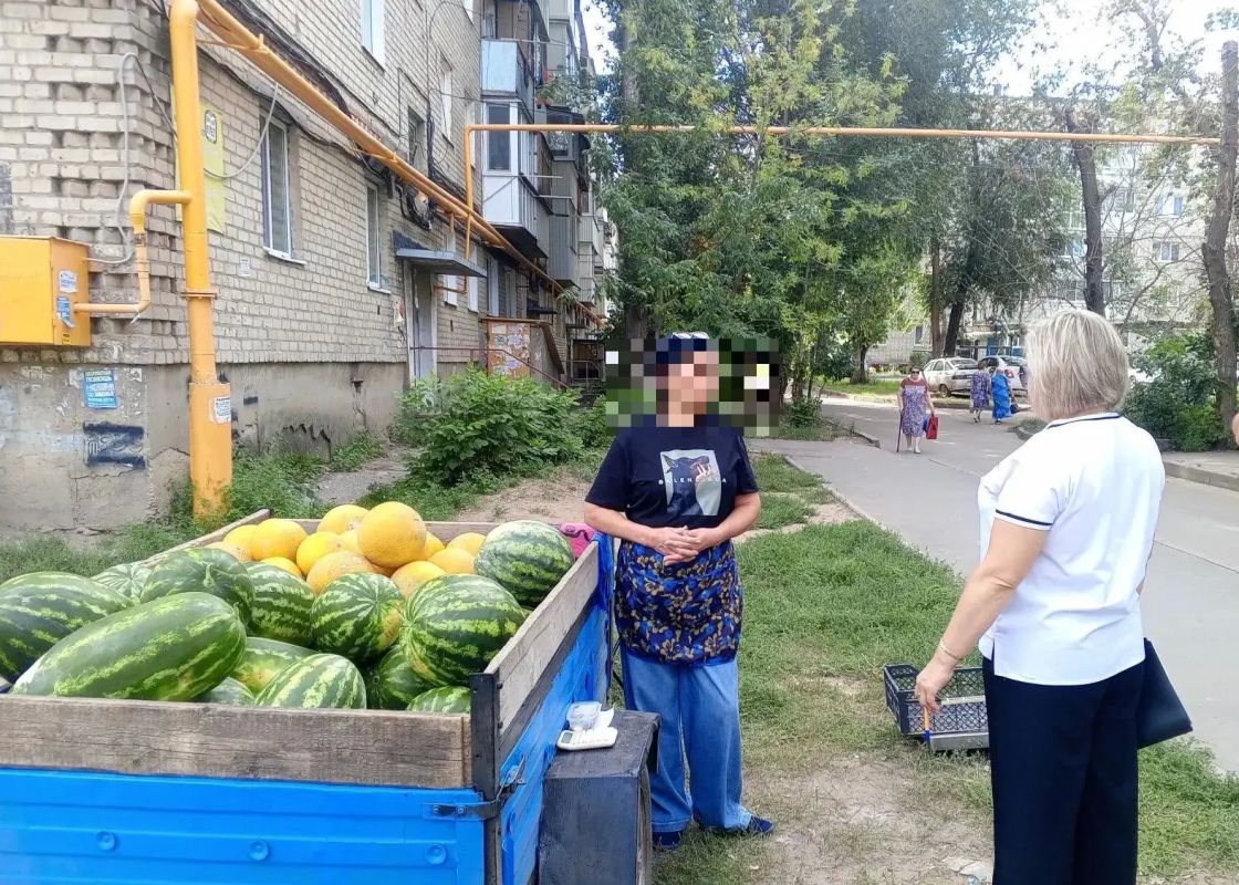 Специалисты управления муниципального контроля и административной практики провели очередной рейд и выявили факты незаконной торговли — в том числе продуктами питания Специалисты управления муниципального контроля и административной практики провели очередной рейд и выявили факты незаконной торговли — в том числе продуктами питания