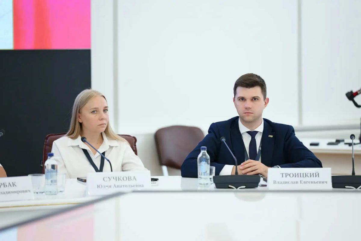 Роман Бусаргин: В начале июня вместе с застройщиками и экспертным сообществом обсуждали, как будет в ближайшие 5 лет развиваться вся строительная отрасль Роман Бусаргин: В начале июня вместе с застройщиками и экспертным сообществом обсуждали, как будет в ближайшие 5 лет развиваться вся строительная отрасль