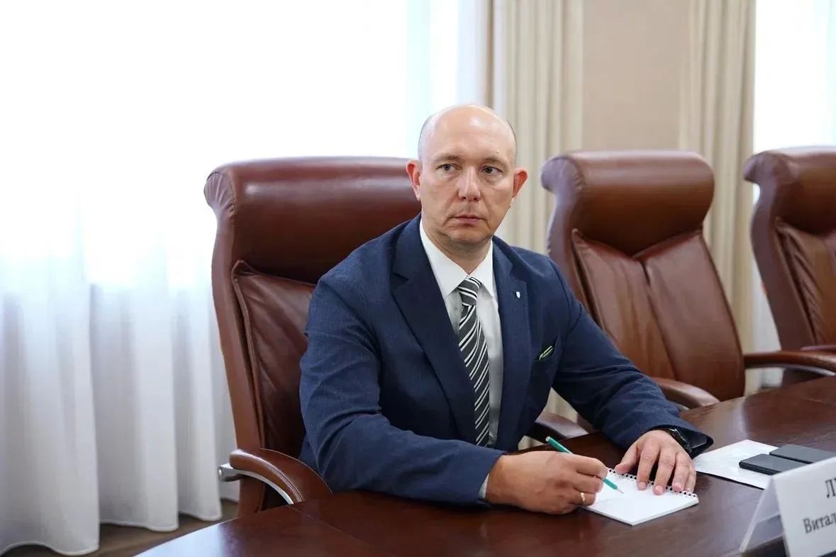 Роман Бусаргин: На встрече с новым исполняющим обязанности министра здравоохранения области Виталием Луцетом обсудили первоочередные задачи, которые стоят перед ведомством Роман Бусаргин: На встрече с новым исполняющим обязанности министра здравоохранения области Виталием Луцетом обсудили первоочередные задачи, которые стоят перед ведомством