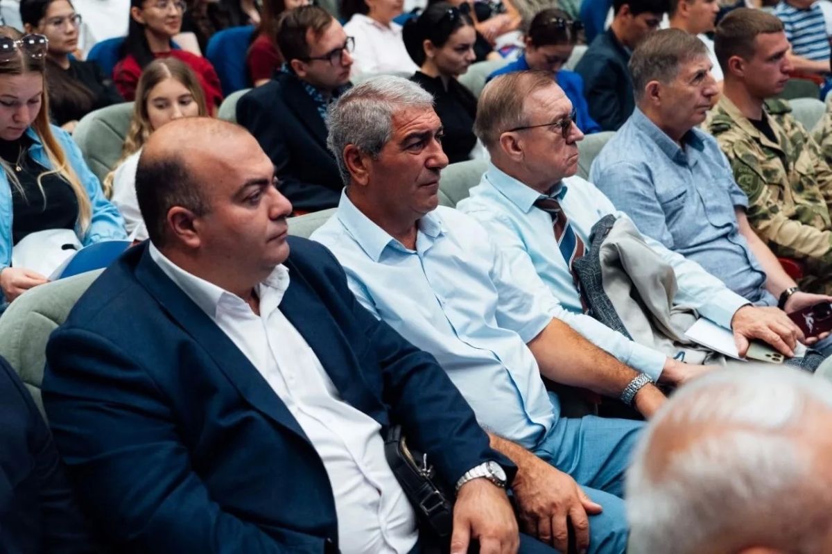 Представители ГУ МВД России по Саратовской области приняли участие в антитеррористическом форуме Представители ГУ МВД России по Саратовской области приняли участие в антитеррористическом форуме