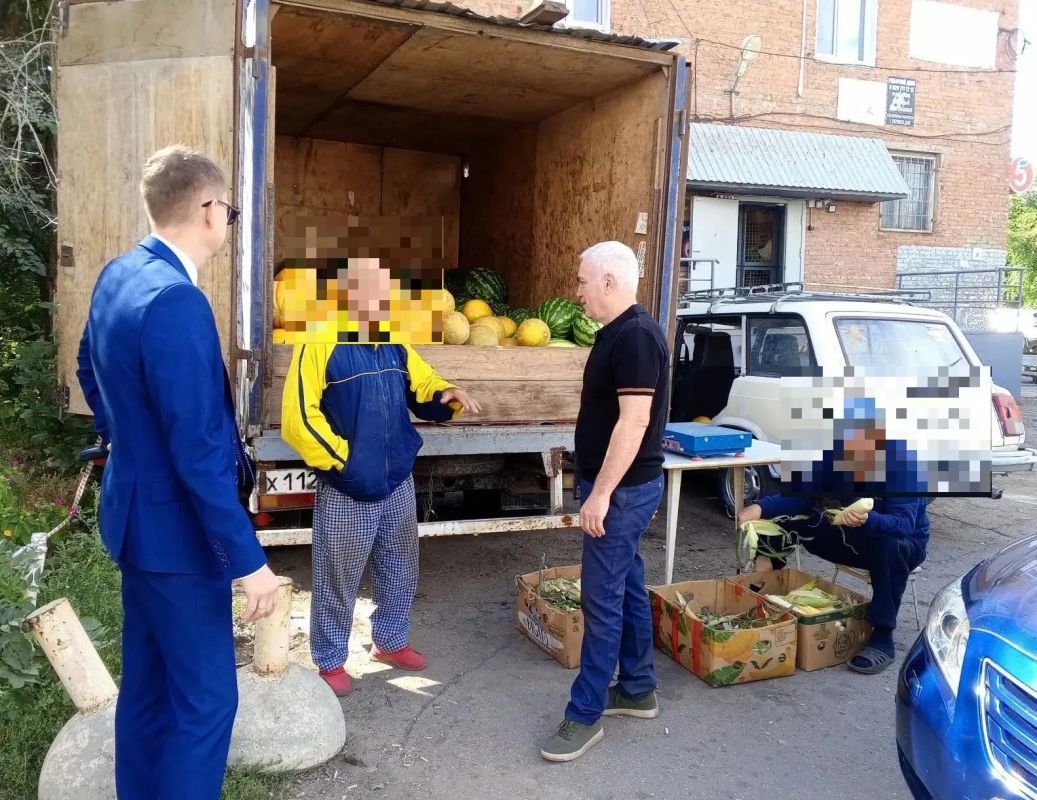 Специалисты управления муниципального контроля и административной практики провели очередной рейд и выявили факты незаконной торговли — в том числе продуктами питания Специалисты управления муниципального контроля и административной практики провели очередной рейд и выявили факты незаконной торговли — в том числе продуктами питания
