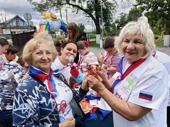 Саратовские пенсионеры прошли курсы по блогингу и освоили работу с нейросетями Саратовские пенсионеры прошли курсы по блогингу и освоили работу с нейросетями