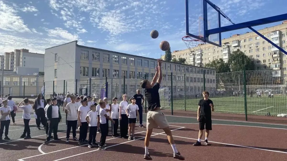 Спортивное ядро СОШ №18 им. А.А. Мыльникова стало центром притяжения для учеников и жителей микрорайона Спортивное ядро СОШ №18 им. А.А. Мыльникова стало центром притяжения для учеников и жителей микрорайона