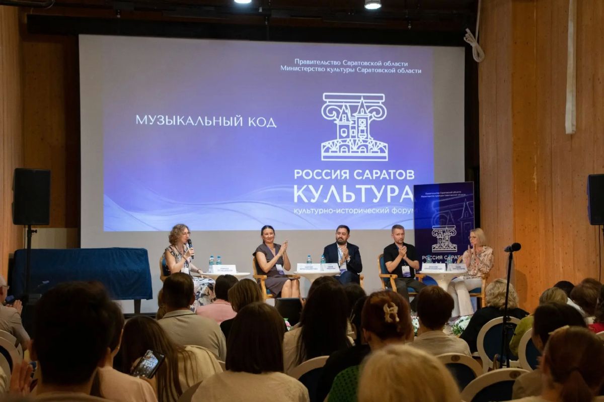 РОССИЯ. САРАТОВ. КУЛЬТУРА. Наш театр не только создает искусство на сцене, но и активно участвует в формировании современного культурного пространства РОССИЯ. САРАТОВ. КУЛЬТУРА. Наш театр не только создает искусство на сцене, но и активно участвует в формировании современного культурного пространства
