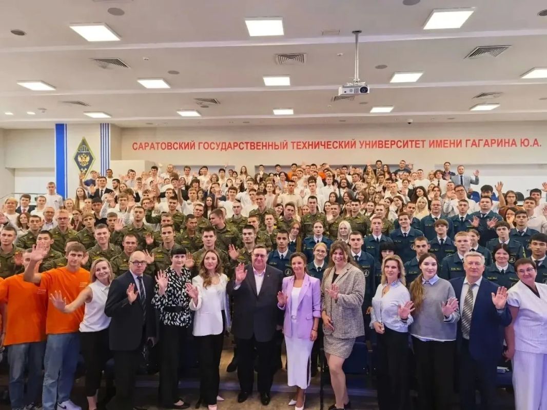 Анна Кузнецова: На встрече со студентами СГТУ вместе искали ответы на вопросы о семье, о будущей России, о целях и ценностях Анна Кузнецова: На встрече со студентами СГТУ вместе искали ответы на вопросы о семье, о будущей России, о целях и ценностях