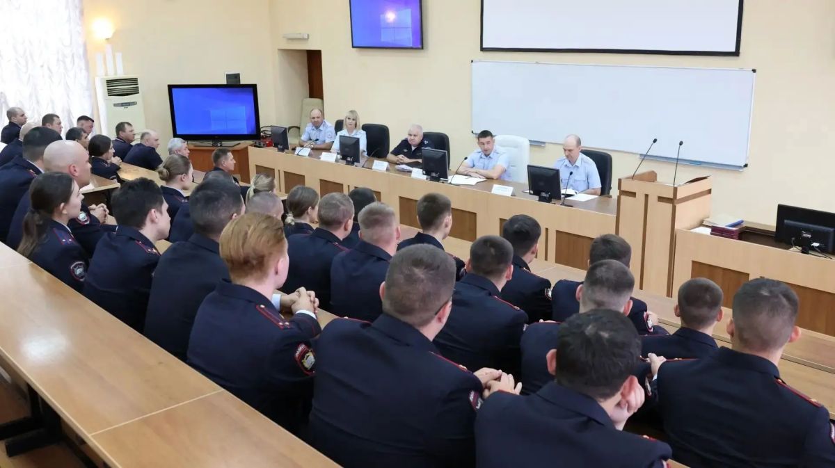 В ГУ МВД России по Саратовской области прошла встреча с выпускниками образовательных организаций системы МВД России 2026 года В ГУ МВД России по Саратовской области прошла встреча с выпускниками образовательных организаций системы МВД России 2026 года