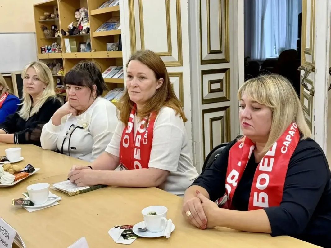 Вместе с председателем Собрания депутатов Энгельсского района, главой МО г. Энгельс Юлией Таушанковой встретились с представителями волонтёрских организаций, оказывающих поддержку нашим бойцам, выполняющим задачи в зоне... Вместе с председателем Собрания депутатов Энгельсского района, главой МО г. Энгельс Юлией Таушанковой встретились с представителями волонтёрских организаций, оказывающих поддержку нашим бойцам, выполняющим задачи в зоне...