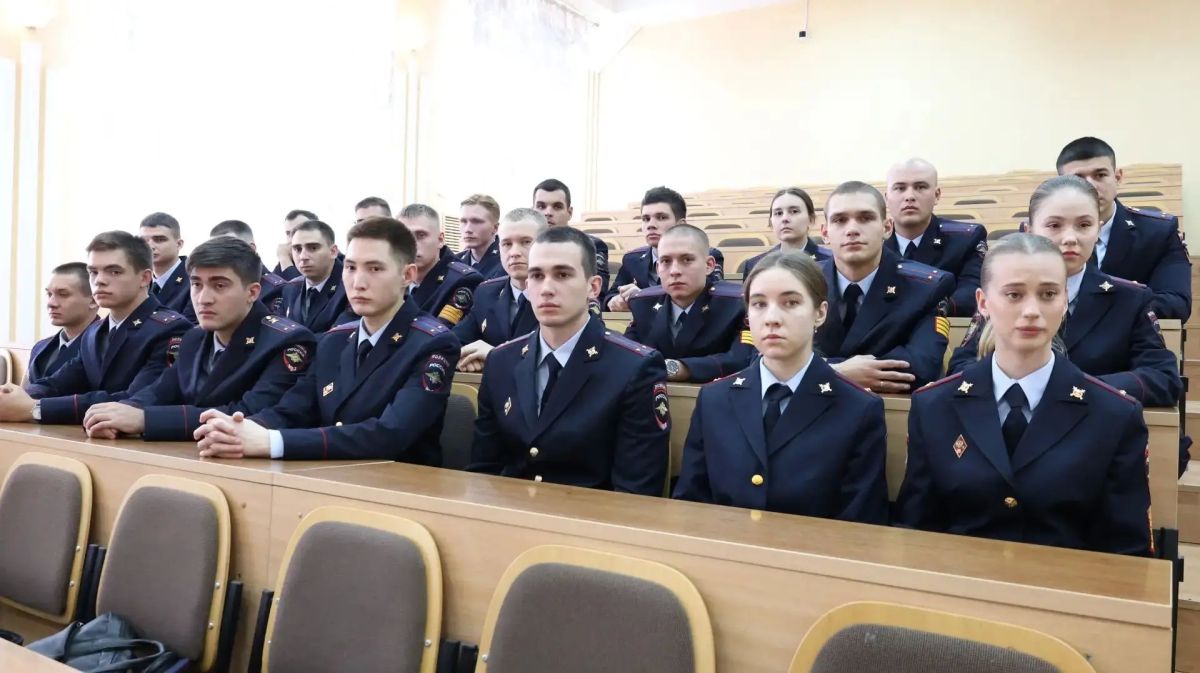 В ГУ МВД России по Саратовской области прошла встреча с выпускниками образовательных организаций системы МВД России 2026 года В ГУ МВД России по Саратовской области прошла встреча с выпускниками образовательных организаций системы МВД России 2026 года