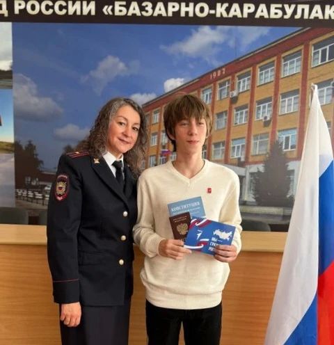 В Базарном Карабулаке состоялась торжественная церемония вручения первых паспортов школьникам #МыГражданеРоссии В Базарном Карабулаке состоялась торжественная церемония вручения первых паспортов школьникам #МыГражданеРоссии