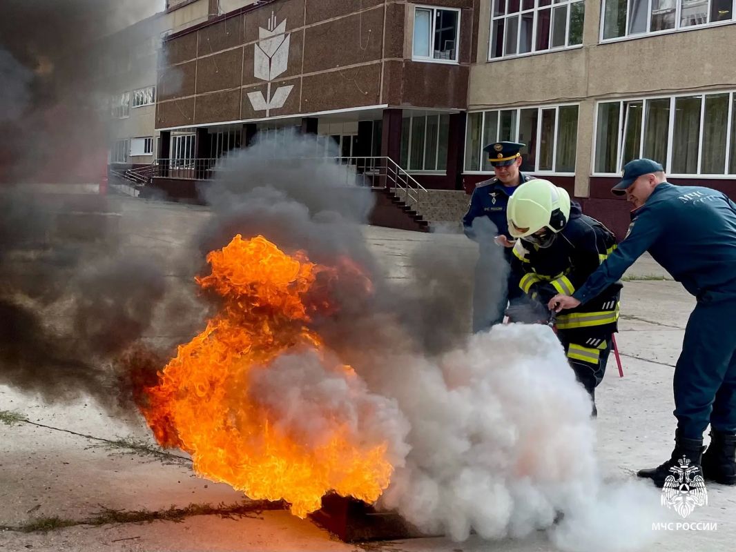 Все на урок безопасности. По традиции в школах региона на постоянной основе проходят «уроки безопасности» Все на урок безопасности. По традиции в школах региона на постоянной основе проходят «уроки безопасности»