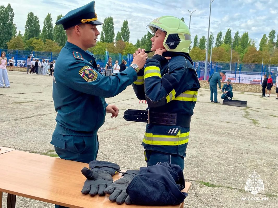 Все на урок безопасности. По традиции в школах региона на постоянной основе проходят «уроки безопасности» Все на урок безопасности. По традиции в школах региона на постоянной основе проходят «уроки безопасности»