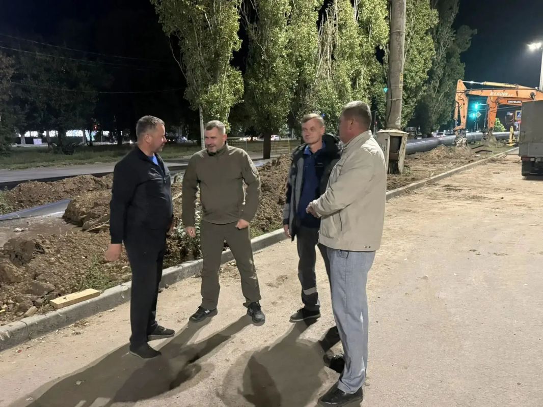 Прямо сейчас заменяем канализационный трубопровод Прямо сейчас заменяем канализационный трубопровод