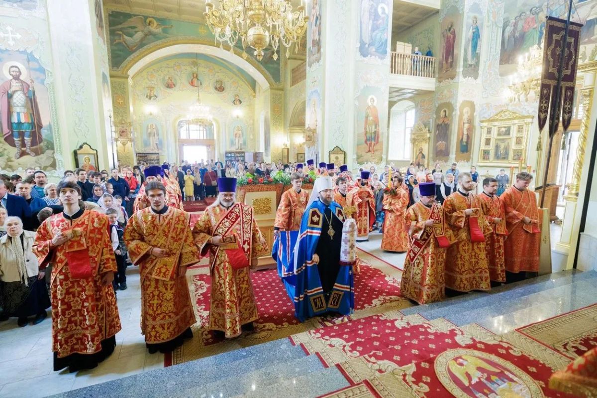 В Покровском соборе Саратова состоялась Божественная литургия в честь Собора Саратовских святых В Покровском соборе Саратова состоялась Божественная литургия в честь Собора Саратовских святых