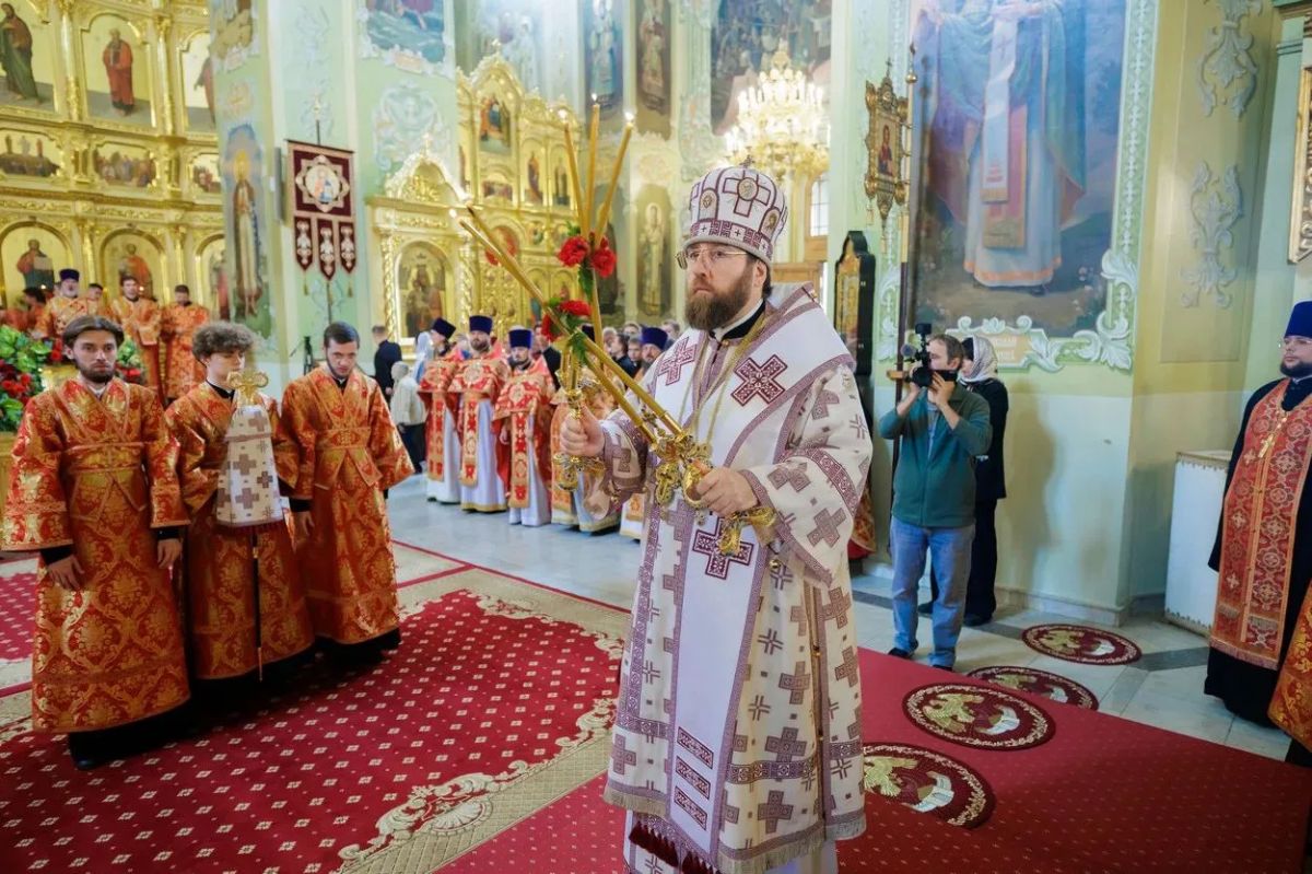 В Покровском соборе Саратова состоялась Божественная литургия в честь Собора Саратовских святых В Покровском соборе Саратова состоялась Божественная литургия в честь Собора Саратовских святых