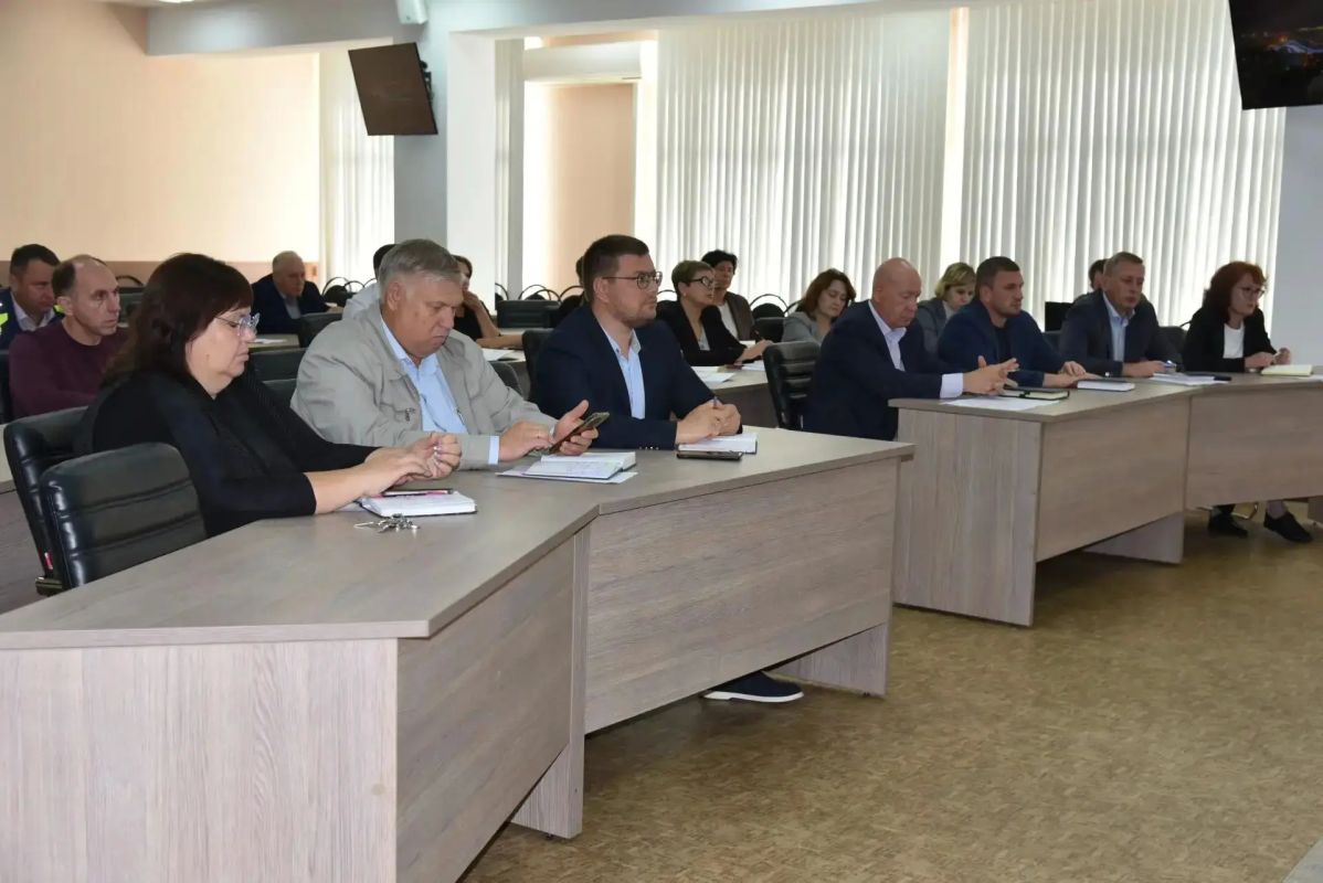 Провели рабочее совещание с руководителями служб и подразделений Провели рабочее совещание с руководителями служб и подразделений