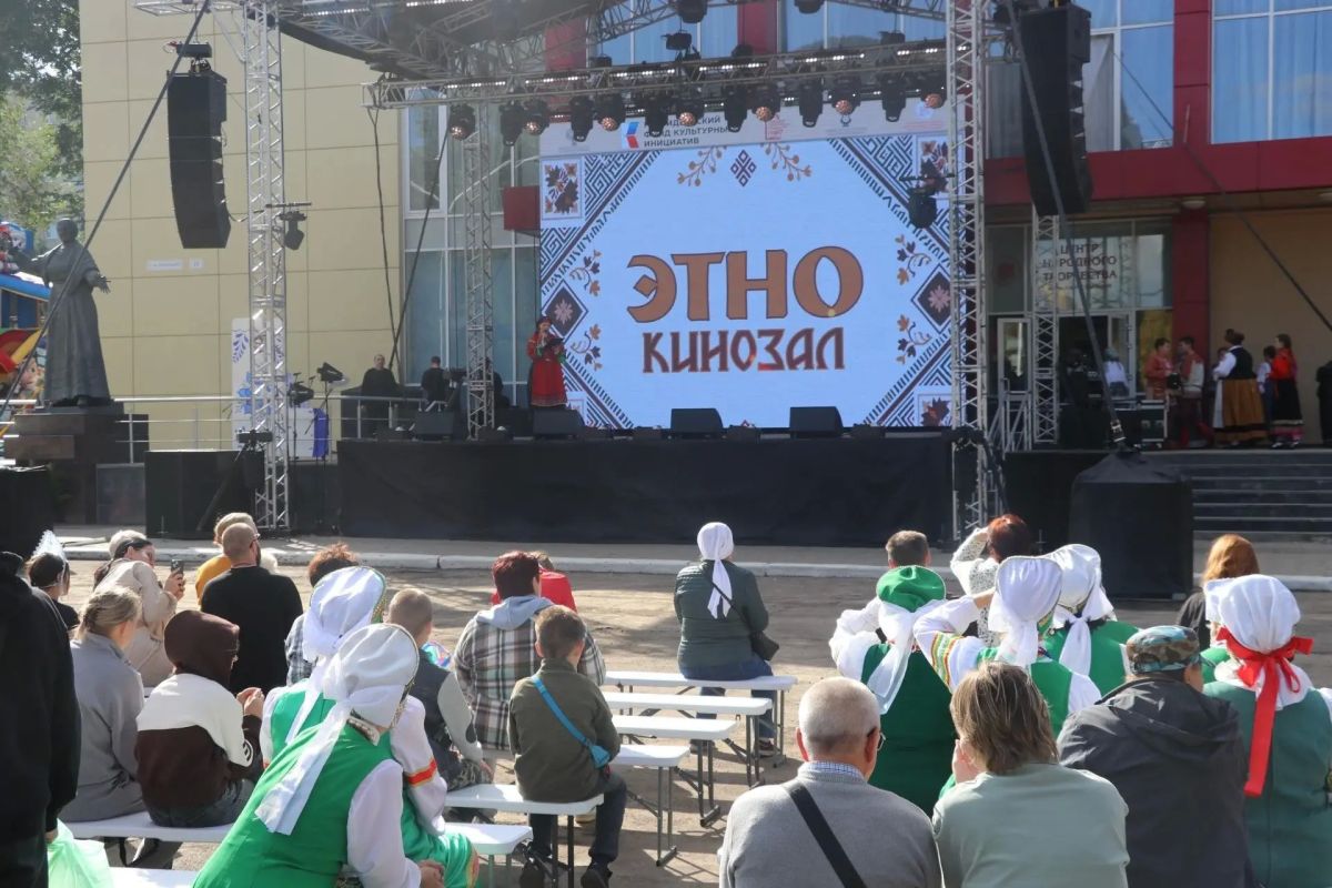 В Саратове прошел смотр-конкурс исполнителей народной песни В Саратове прошел смотр-конкурс исполнителей народной песни