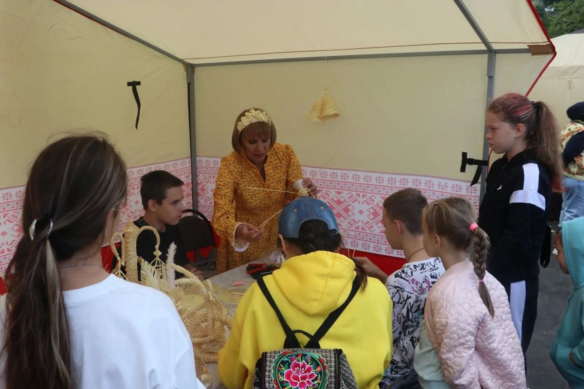 В Саратове прошел смотр-конкурс исполнителей народной песни В Саратове прошел смотр-конкурс исполнителей народной песни