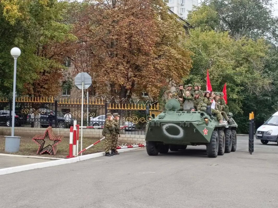 В Саратове отметили День танкиста В Саратове отметили День танкиста