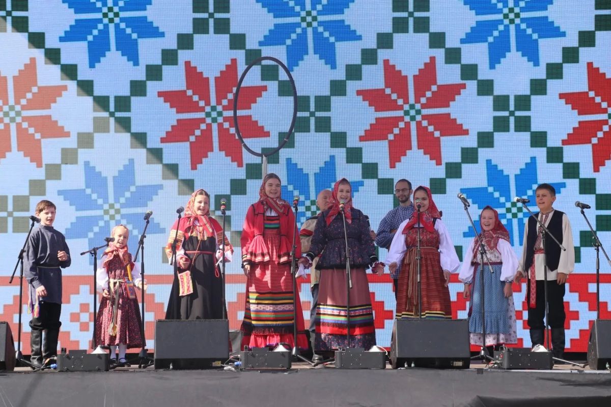 В Саратове прошел смотр-конкурс исполнителей народной песни В Саратове прошел смотр-конкурс исполнителей народной песни