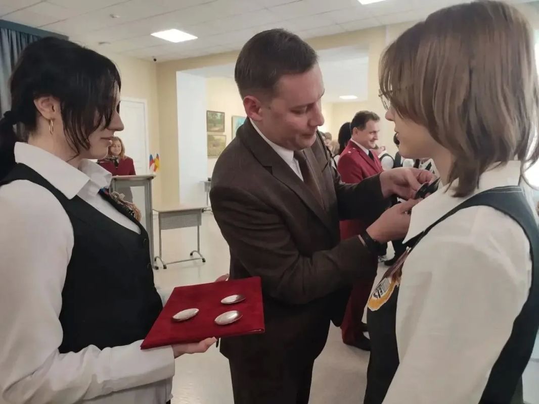 15 сентября 2026 года в СОШ №2 им. В.П.Тихонова г. Саратова дан торжественный старт образовательному проекту «Класс Роспотребнадзора» 15 сентября 2026 года в СОШ №2 им. В.П.Тихонова г. Саратова дан торжественный старт образовательному проекту «Класс Роспотребнадзора»