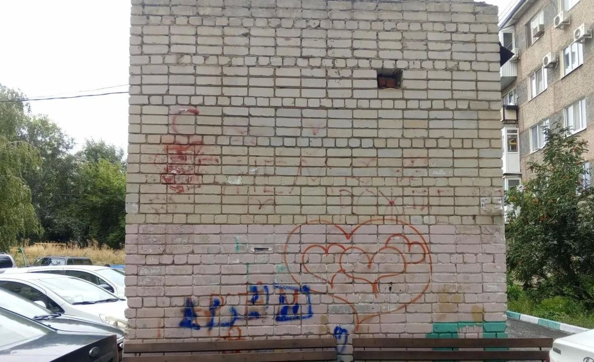 Специалисты управления муниципального контроля и административной практики ведут системную работу по пресечению нанесения несанкционированных надписей и граффити Специалисты управления муниципального контроля и административной практики ведут системную работу по пресечению нанесения несанкционированных надписей и граффити
