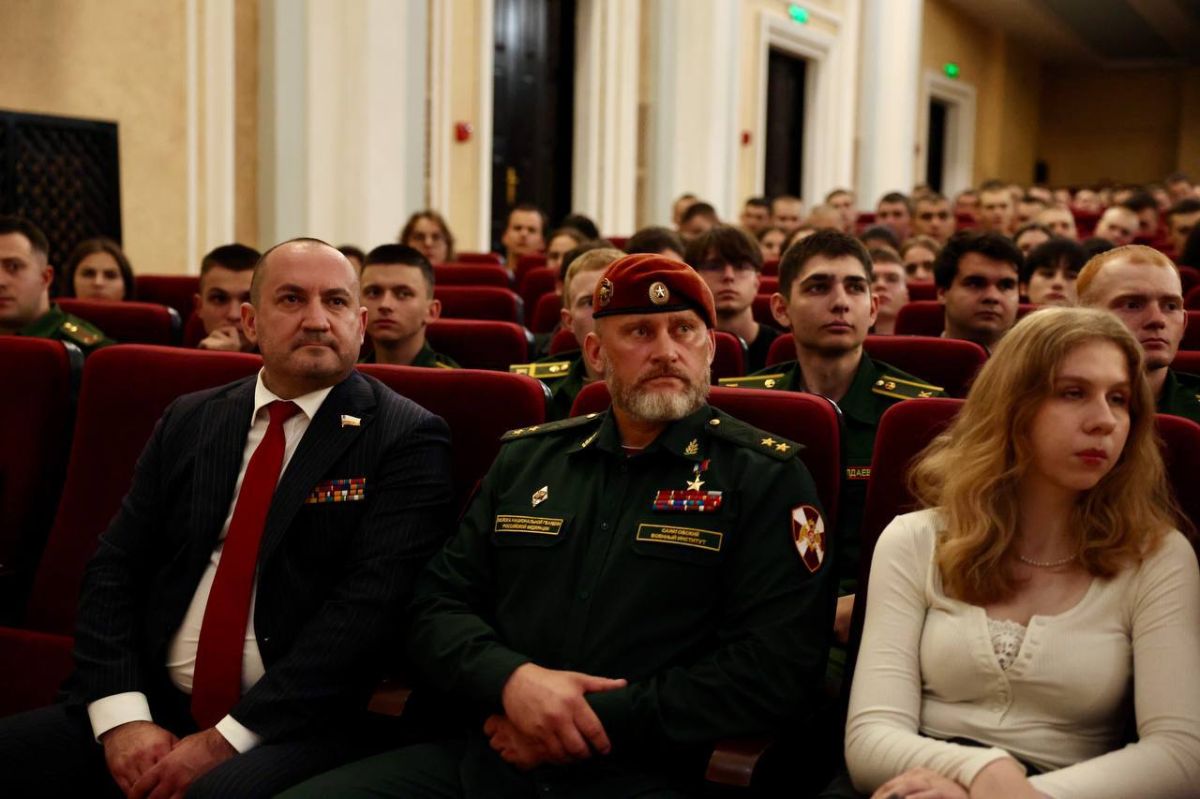 Марина Ким: В Саратове посетила военный институт войск национальной гвардии, встретилась с курсантами и руководителями военных училищ города – артиллерийского, училища радиационной, химической и биологической защиты и других Марина Ким: В Саратове посетила военный институт войск национальной гвардии, встретилась с курсантами и руководителями военных училищ города – артиллерийского, училища радиационной, химической и биологической защиты и других