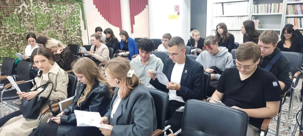 #ЕДГ2026. Волонтёры помогут людям с ограниченными возможностями здоровья на выборах В дни голосования на избирательных участках будут работать подготовленные волонтёры #ЕДГ2026. Волонтёры помогут людям с ограниченными возможностями здоровья на выборах В дни голосования на избирательных участках будут работать подготовленные волонтёры
